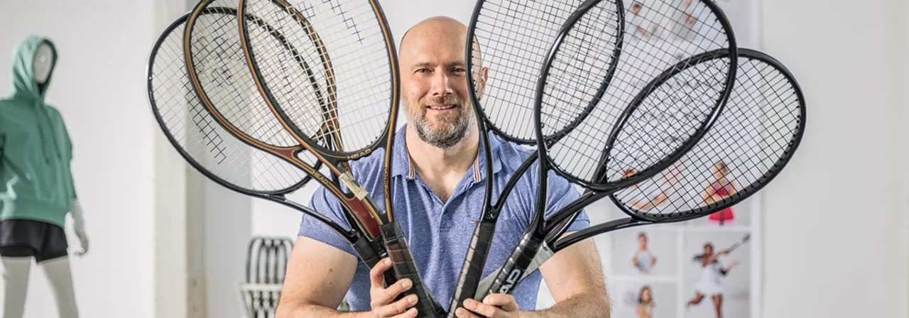 Does the tennis string used in a racket matter for a beginner?