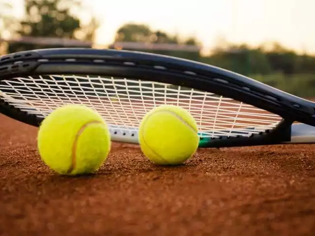 Are wooden tennis racquets any good for playing?