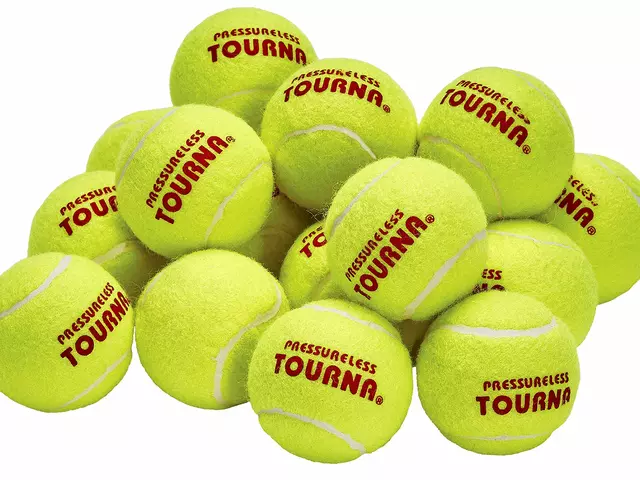 Which pressureless tennis ball do you like to play?